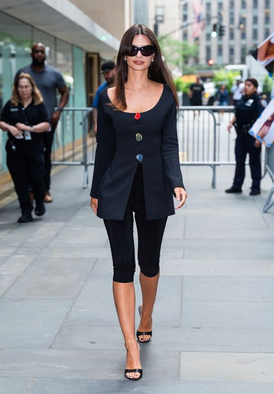 Emily Ratajkowski Unveils Sleek NYC Street Style