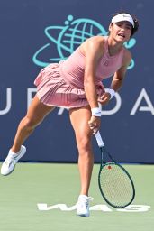 Emma Raducanu Defeats Kostyuk in Gritty Opener at DC Open 2025