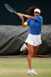 Emma Raducanu Serves Up Smiles at Wimbledon Practice 07.02.2025