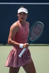 Emma Raducanu Triumphs in DC Quarterfinal
