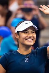 Emma Raducanu Triumphs in Montreal, Unveils Sport-Chic Style