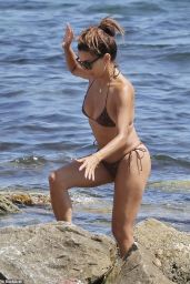 Eva Longoria Unveils Effortless Chic on Marbella Shores