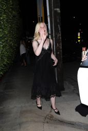 Fanning Sisters Dine in Santa Monica