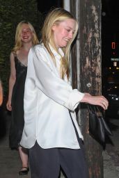 Fanning Sisters Dine in Santa Monica
