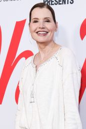 Geena Davis Debuts Chic Simplicity at 
