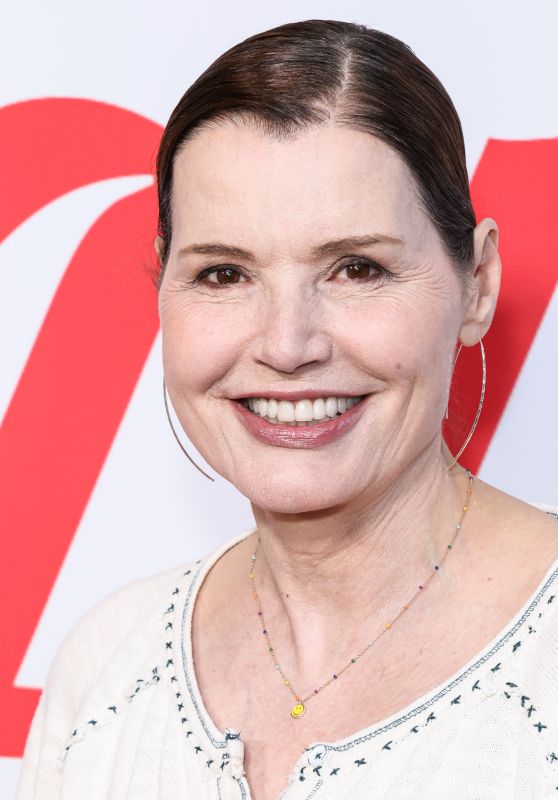 Geena Davis Debuts Chic Simplicity at 