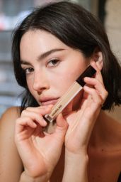 Gracie Abrams: The Quiet Allure of Understated Glamour at Hourglass Cosmetics in NYC