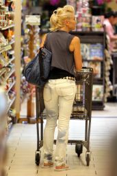 Gwen Stefani Channels Off-Duty Edge While Shopping in Beverly Hills