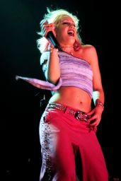 Gwen Stefani Performs Saturn-Era Punk Glam in San Jose