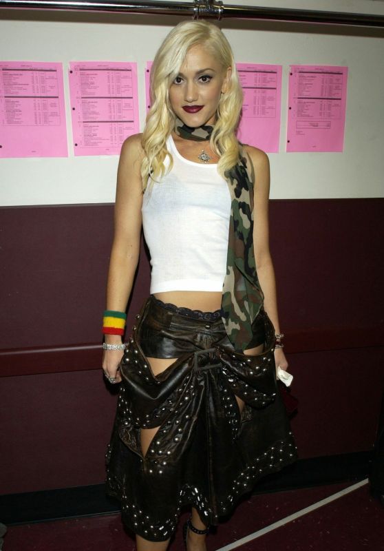 Gwen Stefani Unleashes Punk-Camo Couture at 2002 VMAs NYC