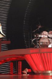 Gwen Stefani Verizon Theatre 2009 look