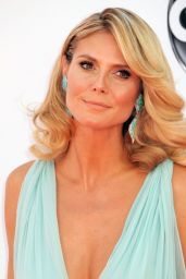 Heidi Klum Attends the 64th Primetime Emmys in Aqua Cutouts – 2012