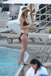 Hilary Swank black bikini Italy 2007