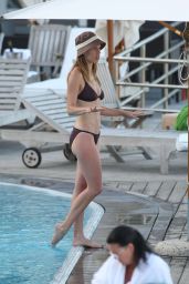 Hilary Swank black bikini Italy 2007