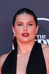 Ilona Maher’s Whiplash Minimalism at the 2025 ESPY Awards