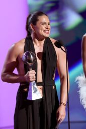 Ilona Maher’s Whiplash Minimalism at the 2025 ESPY Awards