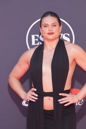Ilona Maher’s Whiplash Minimalism at the 2025 ESPY Awards