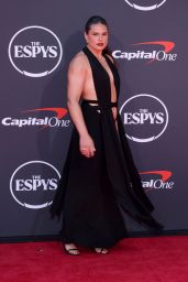 Ilona Maher’s Whiplash Minimalism at the 2025 ESPY Awards