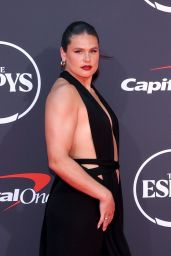 Ilona Maher’s Whiplash Minimalism at the 2025 ESPY Awards