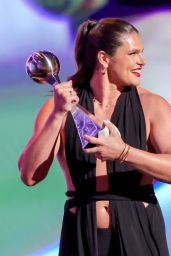 Ilona Maher’s Whiplash Minimalism at the 2025 ESPY Awards