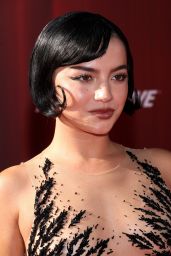 Isabela Merced Debuts Fierce Glamour at "Superman" Premiere