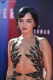 Isabela Merced Debuts Fierce Glamour at "Superman" Premiere