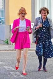 Isla Fisher Debuts Raspberry Blazer Chic on London Theatre Night