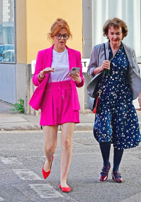 Isla Fisher Debuts Raspberry Blazer Chic on London Theatre Night