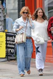 Isla Fisher Keeps It Casual-Chic in Primrose Hill Outing