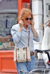 Isla Fisher Keeps It Casual-Chic in Primrose Hill Outing