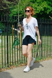 Isla Fisher Steps Out in London in Casual Summer Whites
