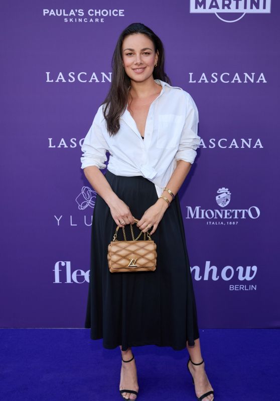 Janina Uhse Channels Chic Simplicity at Lascana Summer Club in Berlin