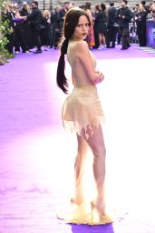 Jenna Ortega Is Unrecognizable in Ashi Studio Latex at “Wednesday” Season 2 London Premiere