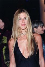 Jennifer Aniston Channels Noir Elegance at 2000 Vanity Fair Oscar Party