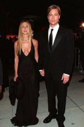 Jennifer Aniston Channels Noir Elegance at 2000 Vanity Fair Oscar Party