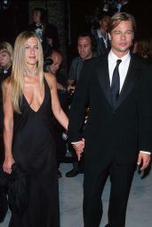 Jennifer Aniston Channels Noir Elegance at 2000 Vanity Fair Oscar Party