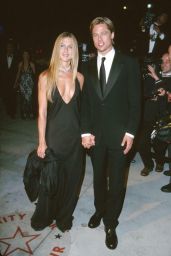 Jennifer Aniston Channels Noir Elegance at 2000 Vanity Fair Oscar Party