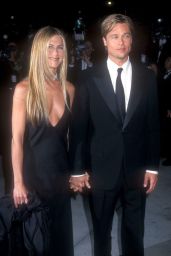 Jennifer Aniston Channels Noir Elegance at 2000 Vanity Fair Oscar Party