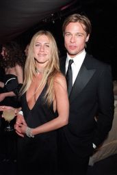 Jennifer Aniston Channels Noir Elegance at 2000 Vanity Fair Oscar Party