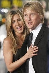 Jennifer Aniston Debuts Jet-Black Elegance at Marley & Me Premiere – 2008