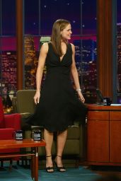 Jennifer Garner Attends Tonight Show in Velvet Noir – LA 2002