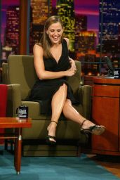 Jennifer Garner Attends Tonight Show in Velvet Noir – LA 2002