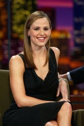 Jennifer Garner Attends Tonight Show in Velvet Noir – LA 2002