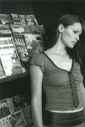 Jennifer Garner Channels Vintage Cool in Blue Midi for Pablo Serrano’s 2001 Shoot