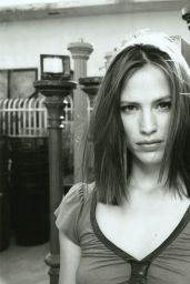 Jennifer Garner Channels Vintage Cool in Blue Midi for Pablo Serrano’s 2001 Shoot