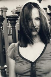 Jennifer Garner Channels Vintage Cool in Blue Midi for Pablo Serrano’s 2001 Shoot