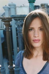 Jennifer Garner Channels Vintage Cool in Blue Midi for Pablo Serrano’s 2001 Shoot