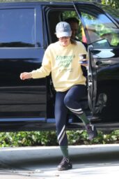Jennifer Garner's Casual Exit from John Miller's Truck in Los Angeles