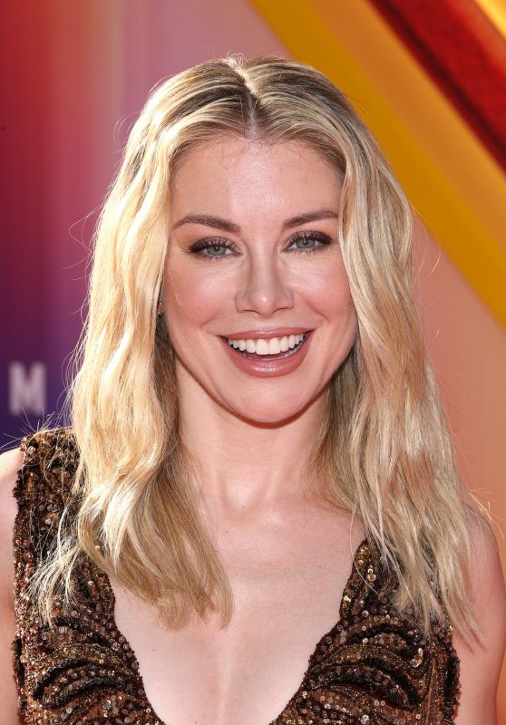 Jennifer Gunn Holland Shimmers in Bronze at "Superman" Premiere