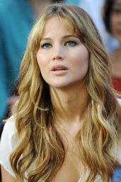 Jennifer Lawrence Attends GMA in Retro Holmes & Yang – March 2012